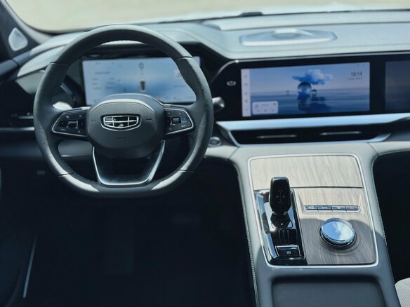 2026 Geely Monjaro I Рестайлинг, белый - вид 23