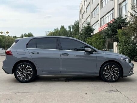 2023 Volkswagen Golf VIII, серый, 1950000 рублей, вид 4