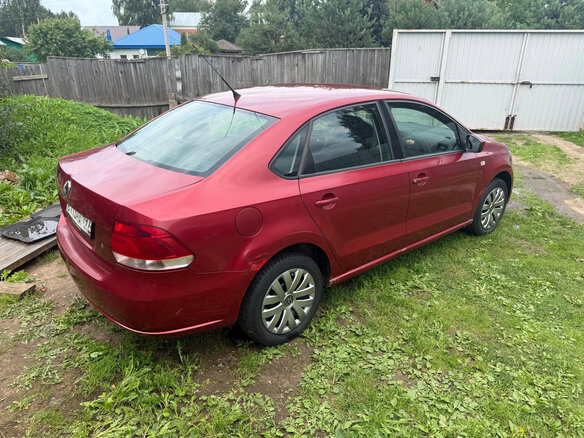 2011 Volkswagen Polo V, красный - вид 5