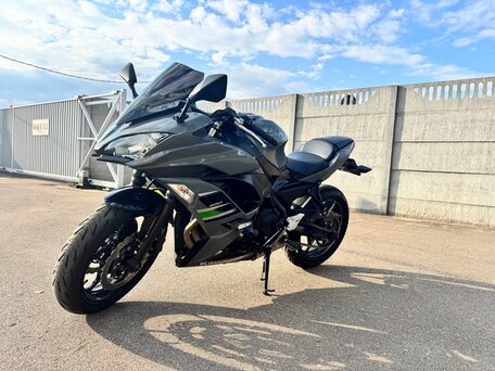 2018 Kawasaki Ninja 650, серый, 720000 рублей, вид 2