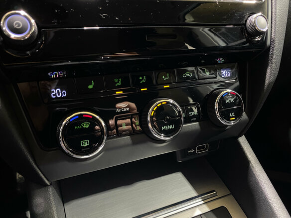 2019 Skoda Octavia III (A7) Рестайлинг, белый, 2100000 рублей - вид 12