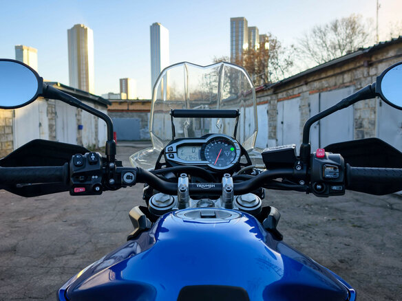2015 Triumph Tiger 800, синий, 800000 рублей - вид 8
