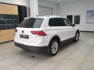 2020 Volkswagen Tiguan II Рестайлинг, белый, 3150000 рублей, вид 2