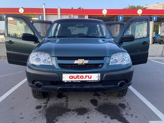 2018 Chevrolet Niva I Рестайлинг, серый, 899999 рублей, вид 1