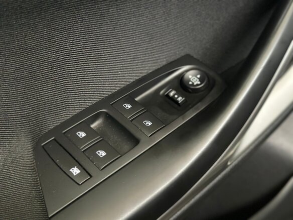 2021 Opel Astra K Рестайлинг, чёрный, 1300000 рублей - вид 37