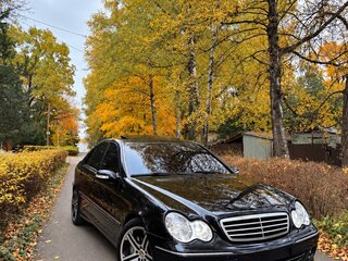 2005 Mercedes-Benz C-Класс 230 II (W203) Рестайлинг, чёрный, 770000 рублей, вид 3
