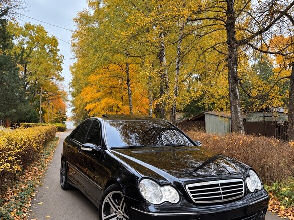 2005 Mercedes-Benz C-Класс 230 II (W203) Рестайлинг, чёрный, 770000 рублей - вид 2