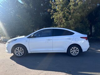 2017 Hyundai Solaris II, белый, 1350000 рублей, вид 3