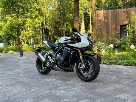 2022 Triumph Speed Triple, белый, 1500000 рублей, вид 2