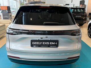 2026 Geely EX5 Гибрид EM-R, серебристый, 3900000 рублей, вид 4