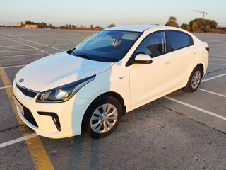 2017 Kia Rio IV, белый, 1450000 рублей, вид 1