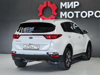 2021 Kia Sportage IV Рестайлинг, белый, 2480000 рублей, вид 4