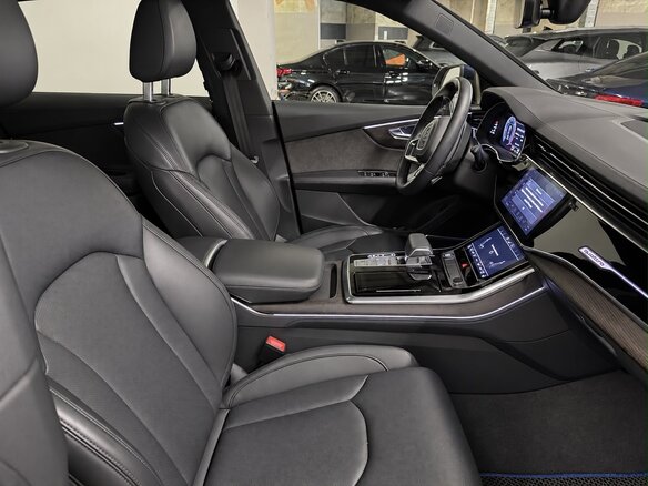 2019 Audi Q8 45 TDI I (4M), синий, 8000000 рублей - вид 6