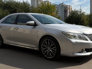 2013 Toyota Camry VII (XV50), серебристый, 1790000 рублей, вид 3