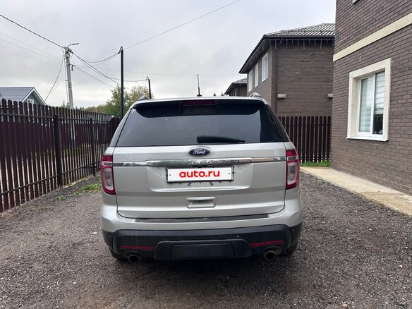2014 Ford Explorer V, серебристый, 1800000 рублей - вид 2