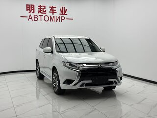 2022 Mitsubishi Outlander III Рестайлинг 3, белый, 1900000 рублей, вид 1