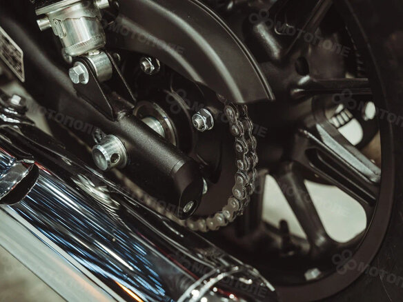 2026 Royal Enfield Super Meteor, красный, 792000 рублей - вид 20