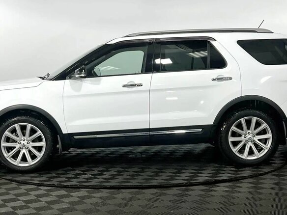 2018 Ford Explorer V Рестайлинг, белый, 2850000 рублей - вид 8