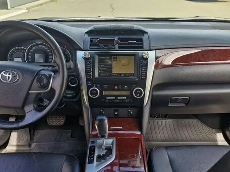 2013 Toyota Camry VII (XV50), чёрный, 1400000 рублей, вид 5