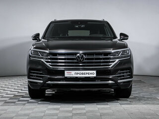 2021 Volkswagen Touareg III, коричневый, 5469000 рублей, вид 2