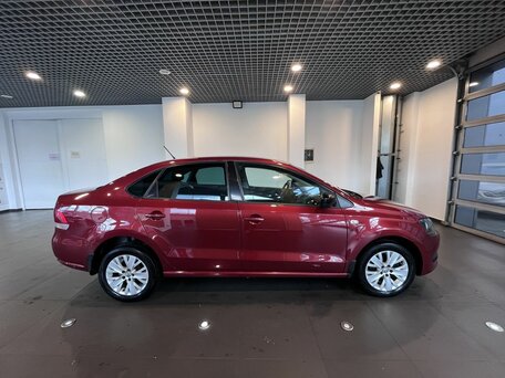 2014 Volkswagen Polo V, красный, 900000 рублей, вид 2