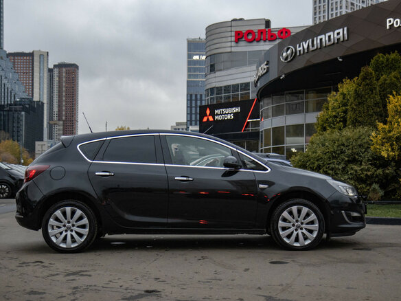 2013 Opel Astra J Рестайлинг, чёрный, 668000 рублей - вид 2