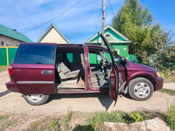 2002 Dodge Caravan 4-speed IV, красный, 400000 рублей - вид 2