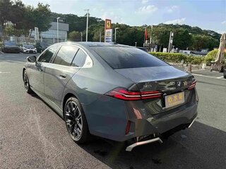 2024 BMW 5 серии Long 530Li xDrive VIII (G60/G61/G68), серый, 7088318 рублей, вид 5