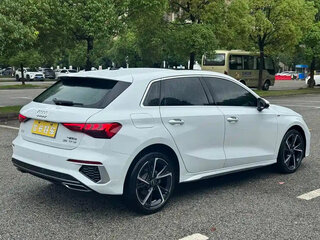 2021 Audi A3 Sportback 35 TFSI IV (8Y), белый, 1850000 рублей, вид 4