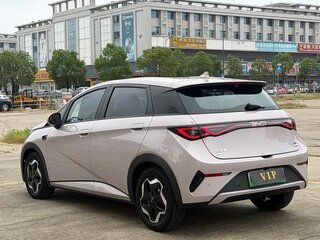 2025 BYD Dolphin 45.12 kWh I Рестайлинг, белый, 1076000 рублей, вид 4