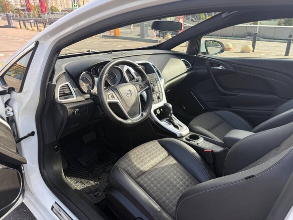 2014 Opel Astra GTC J Рестайлинг, белый - вид 16