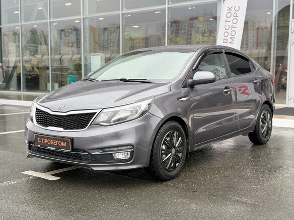 2015 Kia Rio III Рестайлинг, серый, 460000 рублей - вид 1