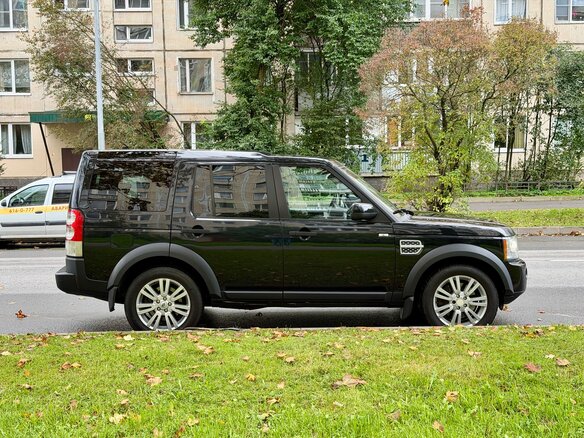 2011 Land Rover Discovery IV, чёрный - вид 1