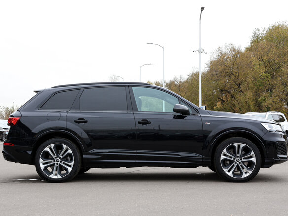 2021 Audi Q7 55 TFSI II (4M) Рестайлинг, чёрный, 6880500 рублей - вид 3