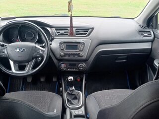 2013 Kia Rio 5-speed III, белый, 990000 рублей, вид 5