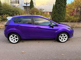 2017 Ford Fiesta Mk6 Рестайлинг, красный, 890000 рублей, вид 5