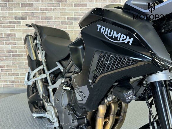 2024 Triumph Tiger 1200, чёрный, 1825000 рублей - вид 3