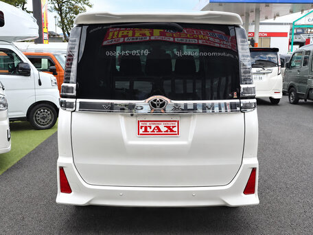 2021 Toyota Voxy III (R80) Рестайлинг, белый, 1650000 рублей, вид 4
