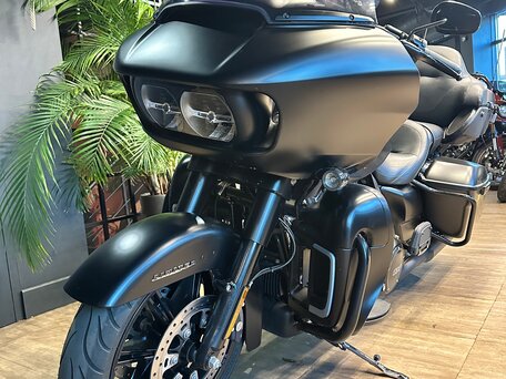 2021 Harley-Davidson Road Glide Limited, чёрный, 2950000 рублей, вид 4