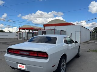 2011 Dodge Challenger III Рестайлинг, белый, 2222222 рублей, вид 3