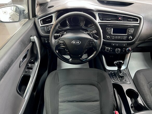 2016 Kia Ceed II Рестайлинг, серебристый, 1200000 рублей - вид 10