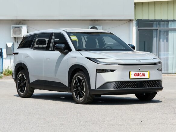 2026 Toyota bZ3X 58.3 kWh, серебристый, 2700000 рублей - вид 1