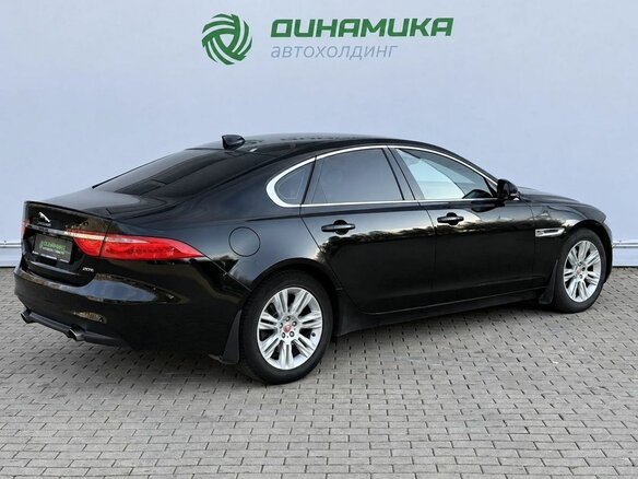 2018 Jaguar XF II, чёрный, 1790000 рублей - вид 4