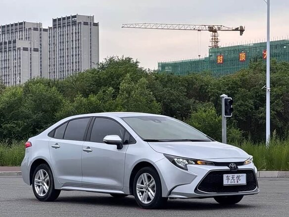 2023 Toyota Corolla XII (E210) Рестайлинг, серый, 1250000 рублей - вид 2