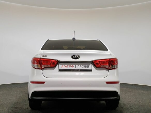 2017 Kia Rio III Рестайлинг, белый, 1000000 рублей - вид 5