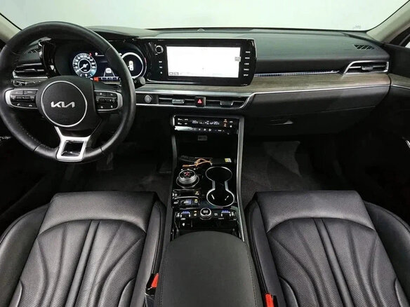 2023 Kia K5 III Рестайлинг, белый, 2400000 рублей - вид 4