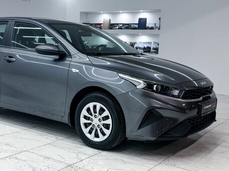 2022 Kia Cerato IV Рестайлинг, серый, 2300000 рублей, вид 3