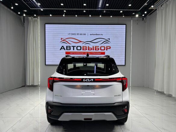 2023 Kia KX3, белый, 2070000 рублей - вид 4