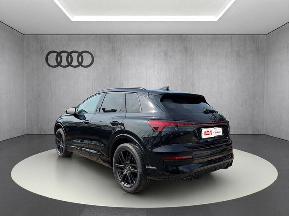 2026 Audi Q4 e-tron I Рестайлинг, чёрный, 7120000 рублей - вид 4