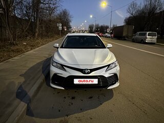 2022 Toyota Camry VIII (XV70) Рестайлинг, белый, 3520000 рублей, вид 2